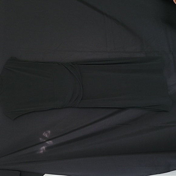 Elegant Black Draped Dress - Picture 4 of 4